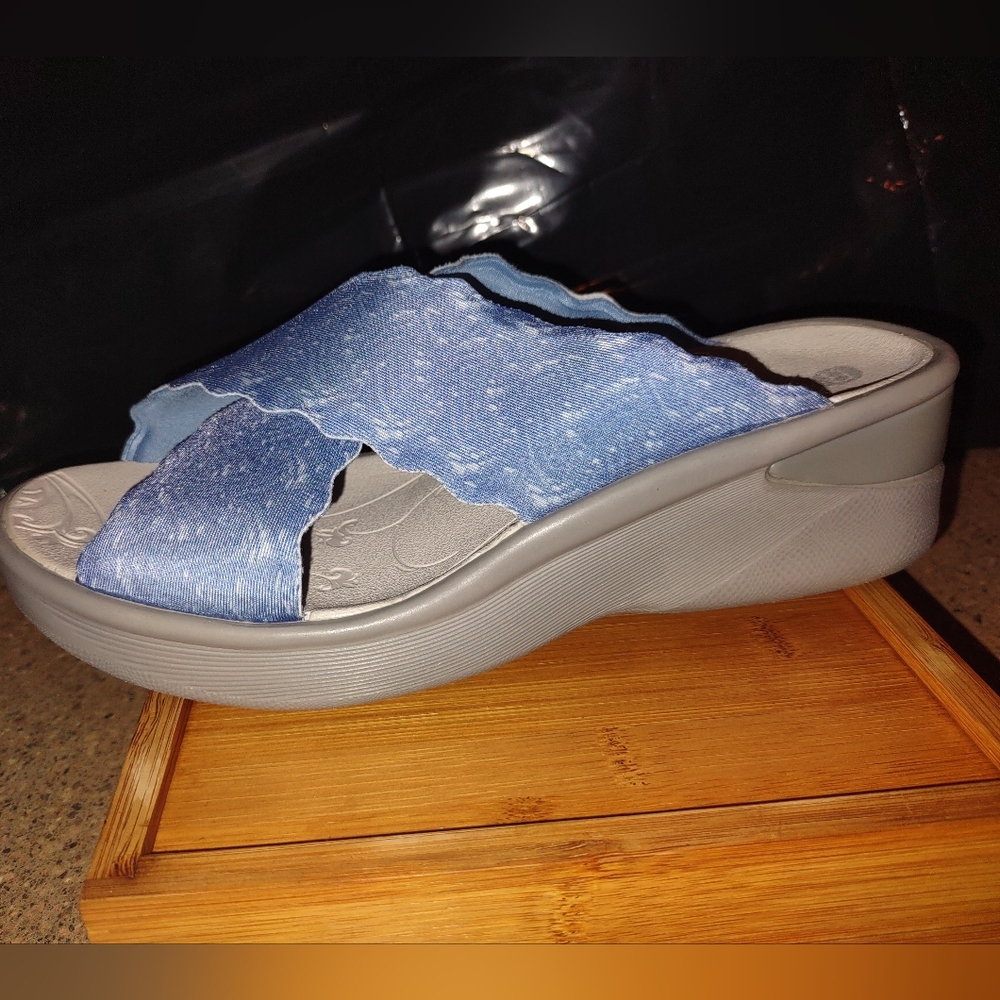 OOFOS Blue and Gray Women's Sandals